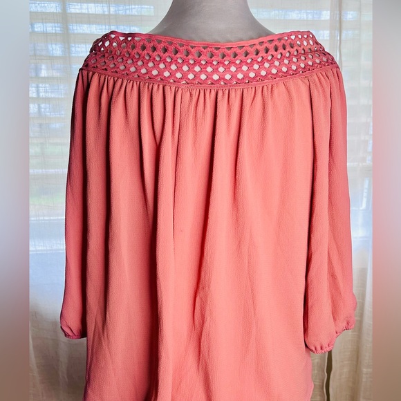 Off-Shoulder with Lattice Like Design and Elasticized Cuffs, Relaxed Fit, Sz M - Picture 4 of 6